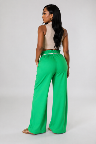 Back view of women’s green linen wide-leg pants featuring a high elasticized waist and relaxed fit