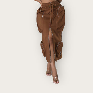 Women’s stretch cargo skirt with zipper details