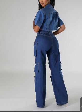 Trendy women’s cargo jeans with wide leg fit and button closure