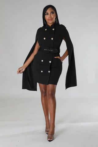 Chic semi stretch dress with round neckline and button accents