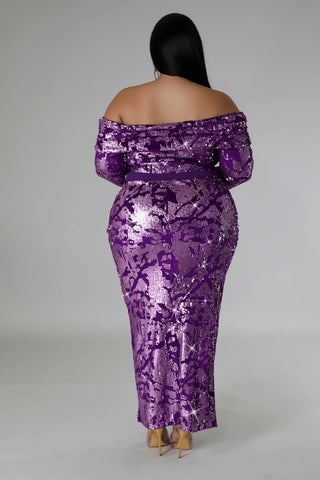 back of plus size glitter skirt outfit