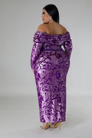 back of plus size glitter skirt outfit